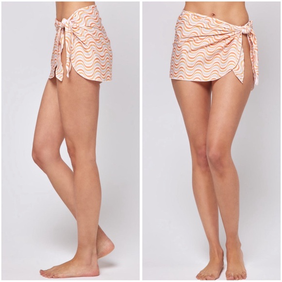 Wavy Pattern Scarf in Orange and Cream